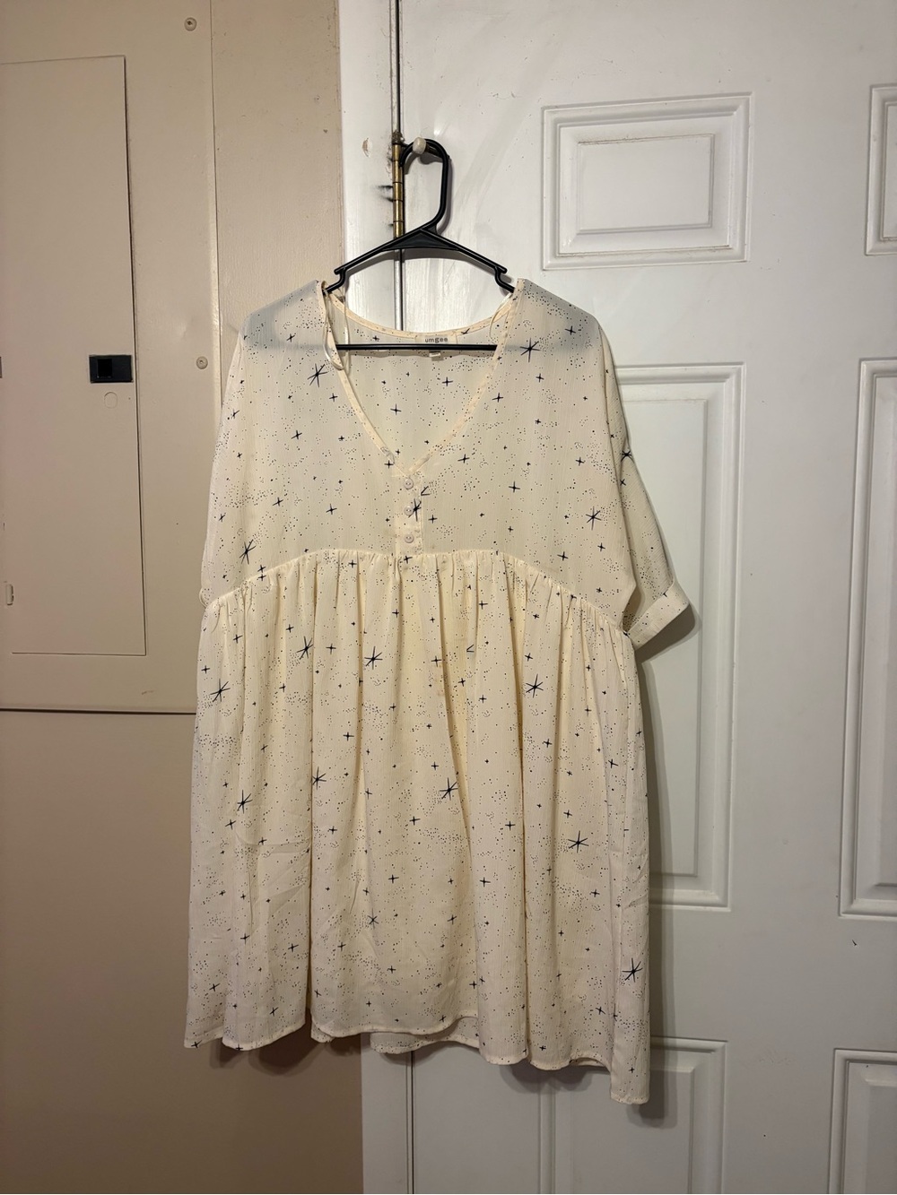 Umgee Cream Star Print V-Neck Tunic